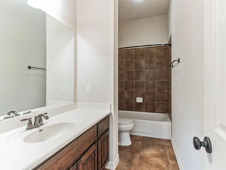 208 Angus Dr — Photo 22