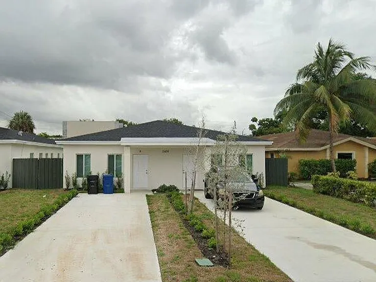 2604 NW 20th St — Photo 2