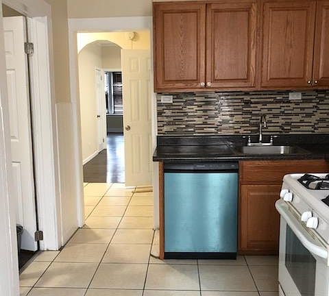 5th image of 125 Mallory Ave Floor 1