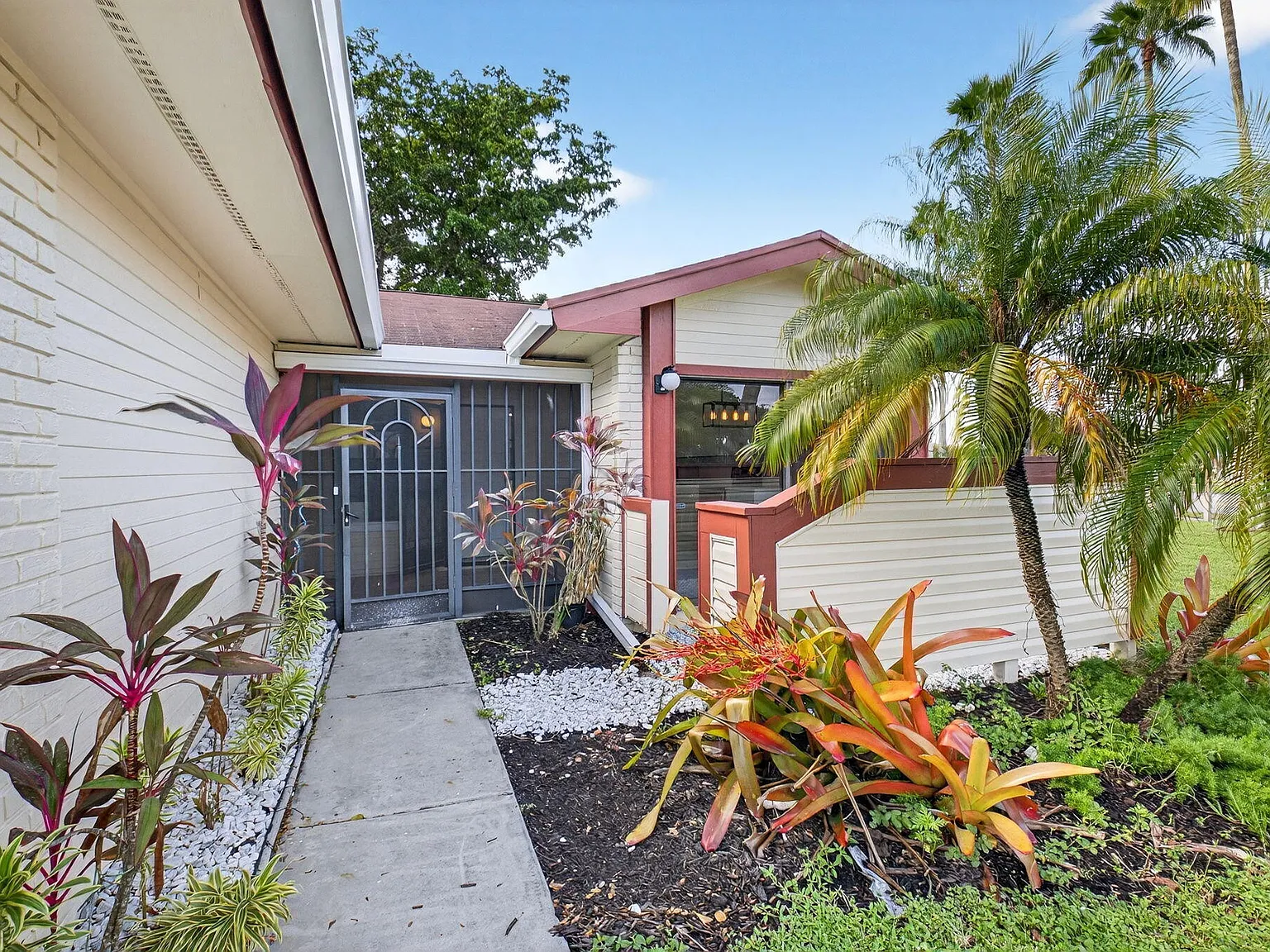 4 bed, 2.0 bath, 1419 sqft, $3,395 — Photo 4