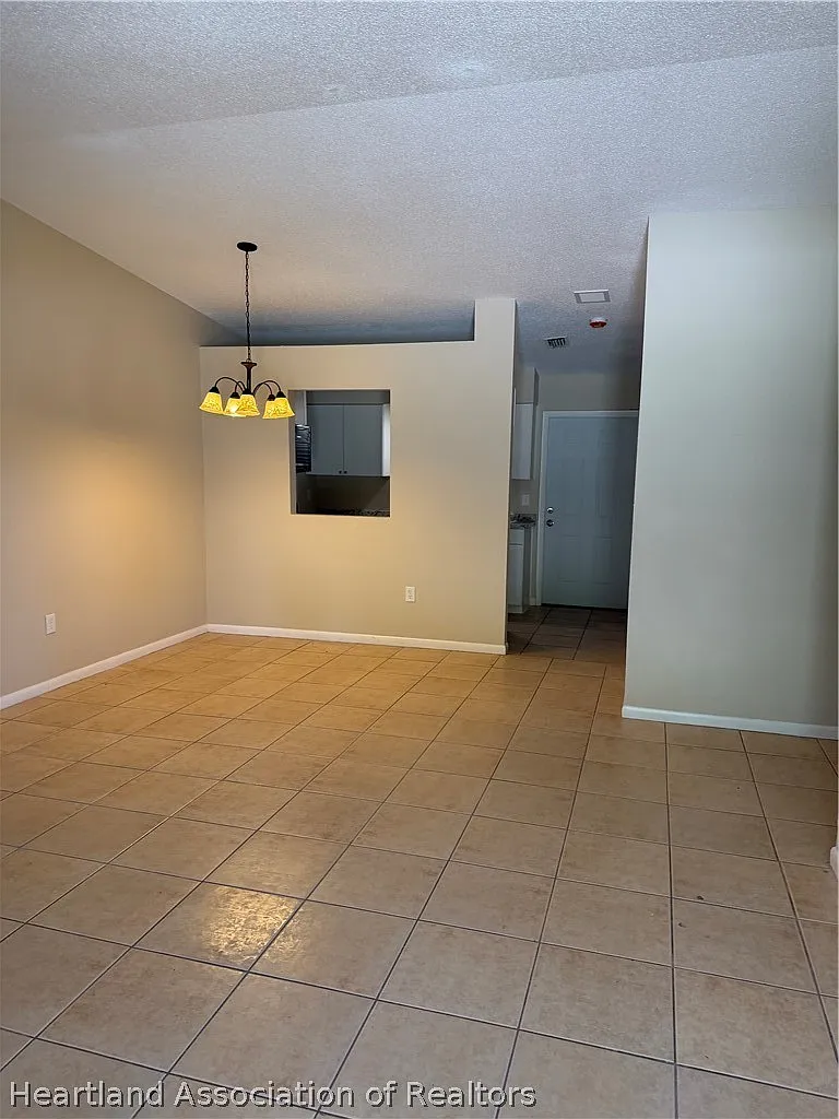2 bed, 2.0 bath, 900 sqft, $1,275 — Photo 2