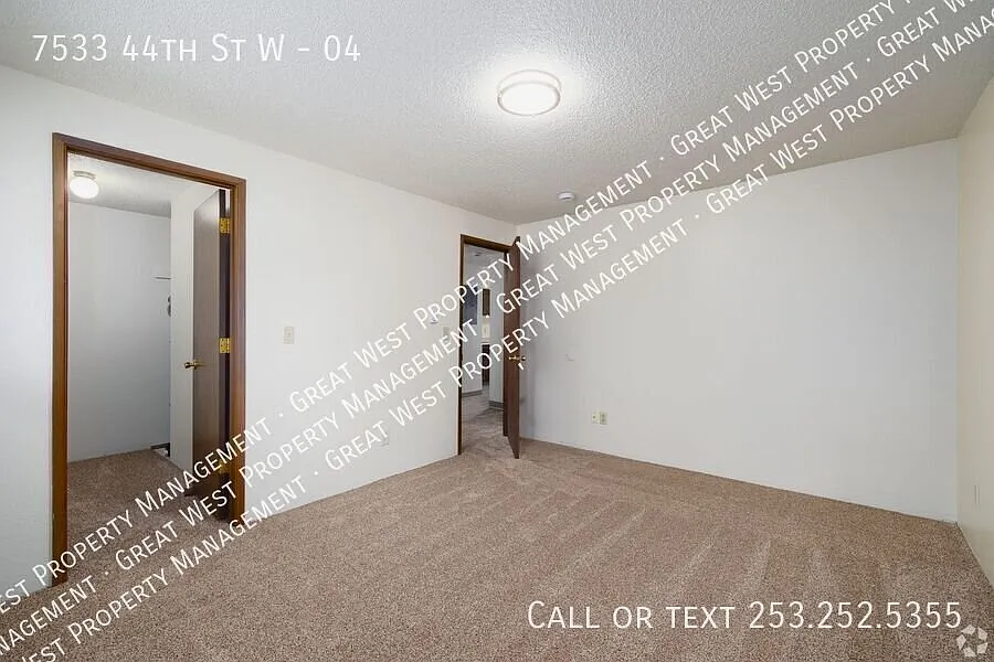 1st month free, if you move-in this August! Spacious 1 Bedroom Apartment $1,325/Mo. — Photo 4