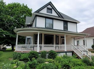406 S 4th St, Oregon, IL 61061
