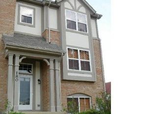 180 Rosehall Dr, Lake Zurich, IL 60047