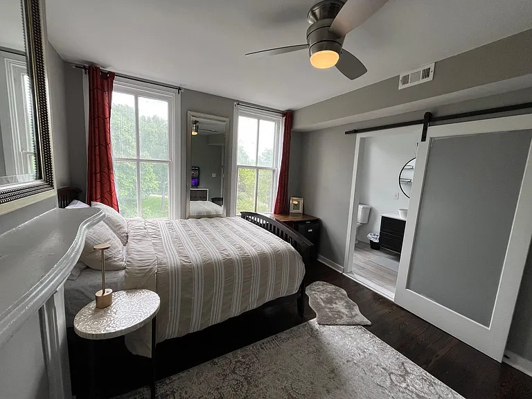1511 W Lombard St — Photo 8