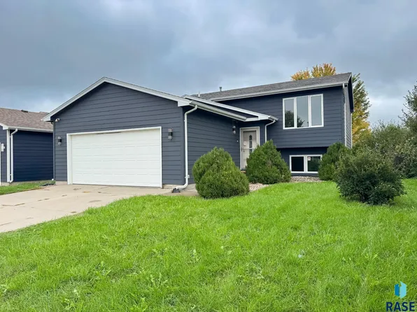 832 S Wheatland Ave, Sioux Falls, SD 57106