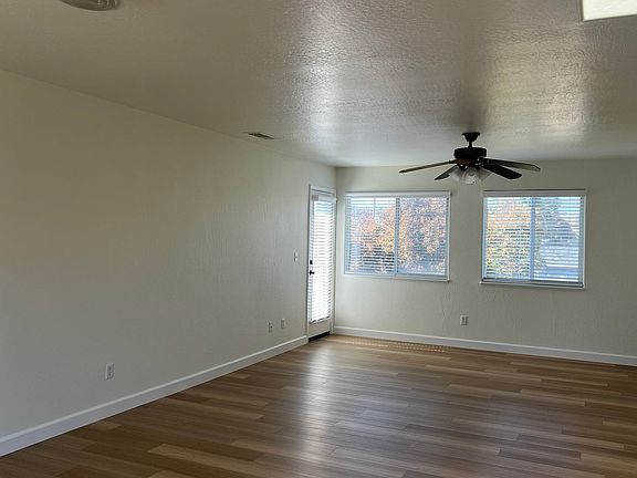 5th image of 694-698 Monterey Ave