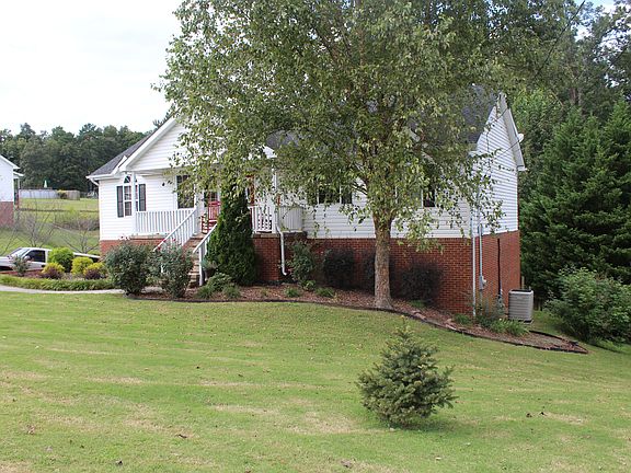 4th image of 300 Eagle View Dr