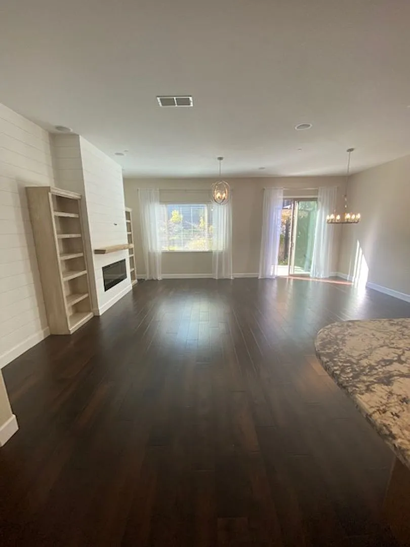 Beautiful Bright Single Story Solar Home With Whitney Ranch Pool Access — Photo 3