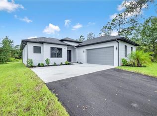 2562 60th Ave NE, Naples, FL 34120