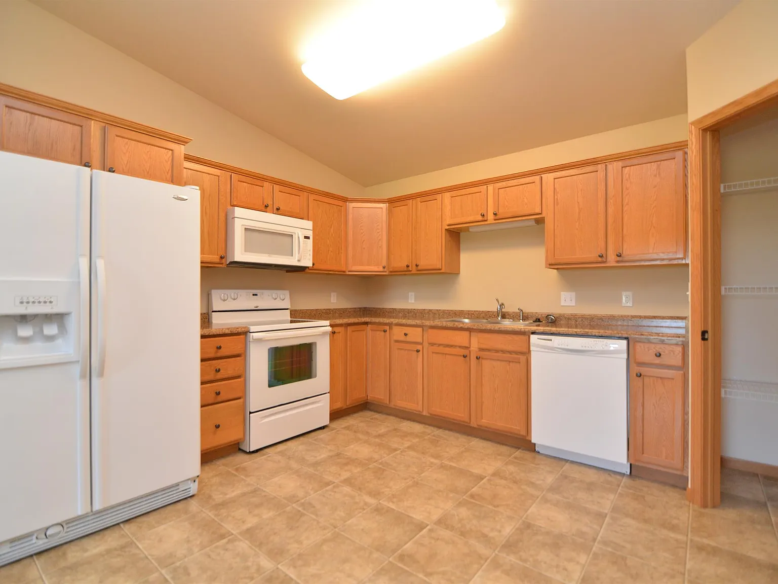 Commerce Park Apartments — Photo 2