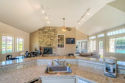 River Knolls Apartment — Photo 22