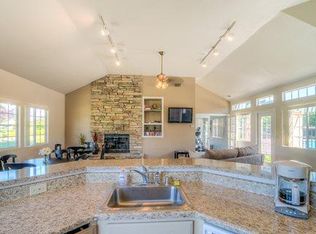 River Knolls Apartment, Redding, CA 96003