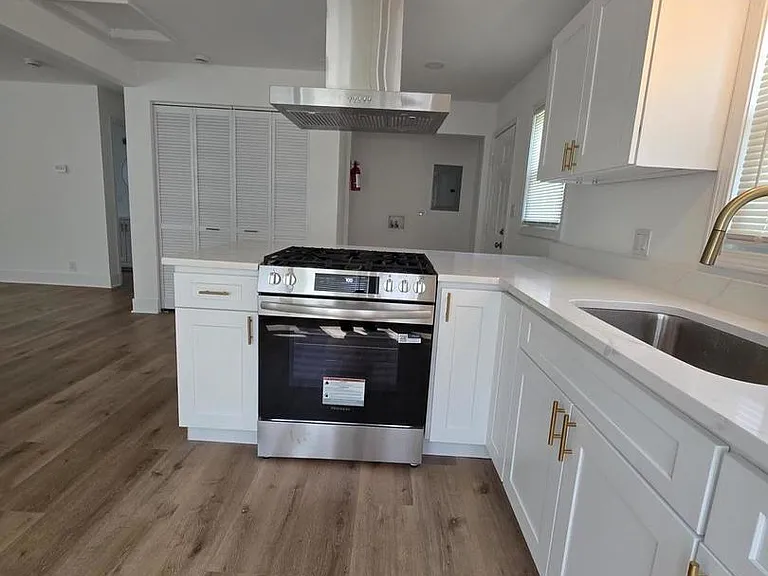 14916 Langley Ave — Photo 8