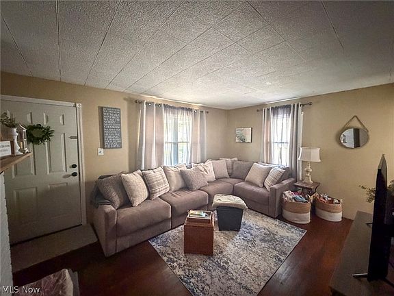 3rd image of 3931 Hopkins Rd