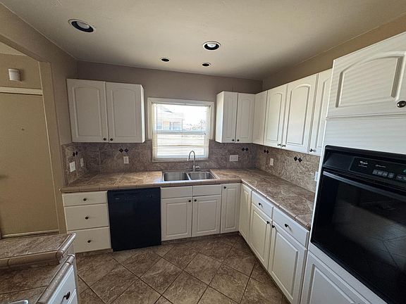 5th image of 317 Oleander Ave