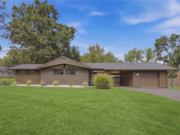 7725 Lamar Ave, Prairie Village, KS 66208