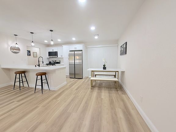 2nd image of 139 Glacier Ct