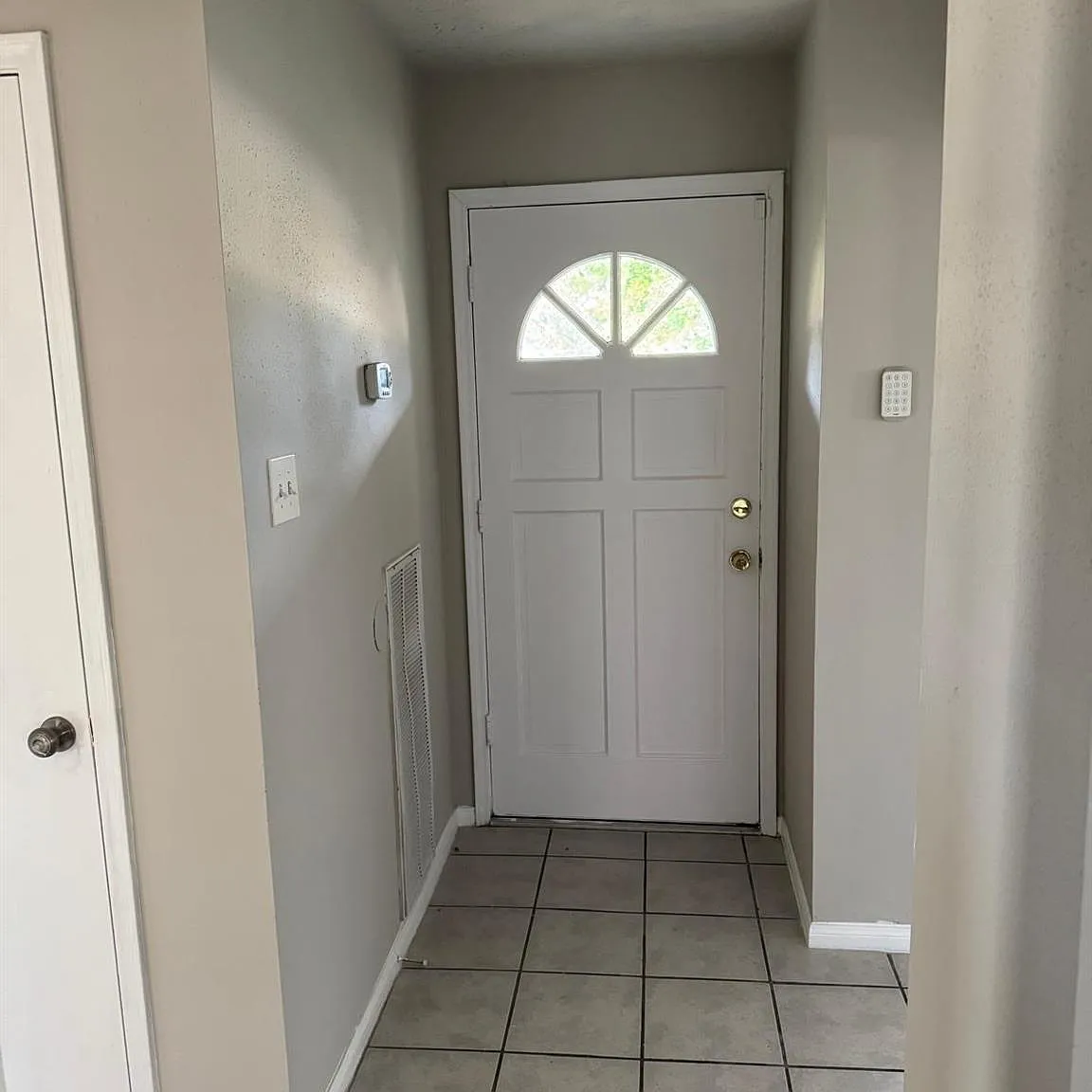 4 bed, 3.0 bath, 1700 sqft, $1,985 — Photo 3
