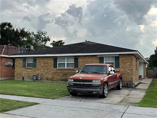 3 bed, 1.5 bath, 1193 sqft, $1,550 — Photo 1