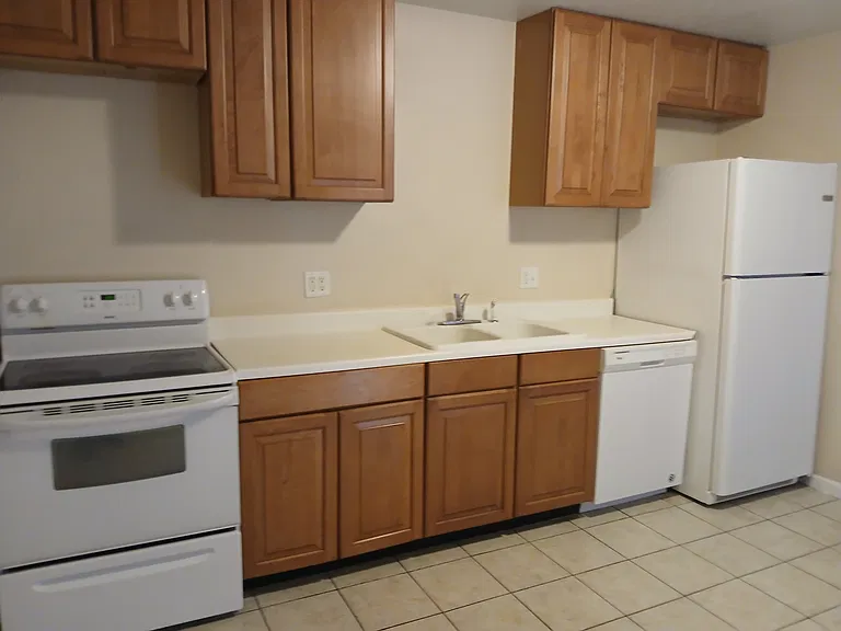 510-3 S Poplar St — Photo 6