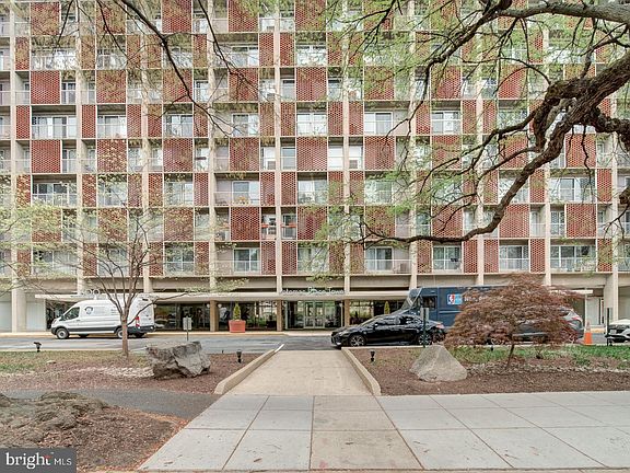 4th image of 800 4th St SW APT N703