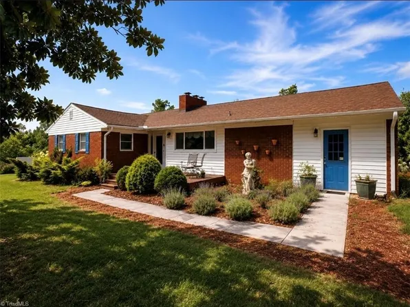 474 Surry Gadsberry Rd, Pilot Mtn, NC 27041