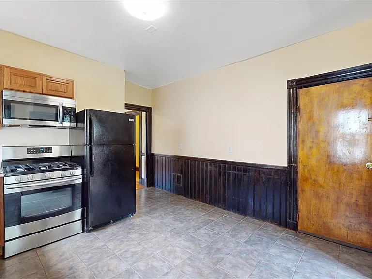 32 Thornton St #2 — Photo 9