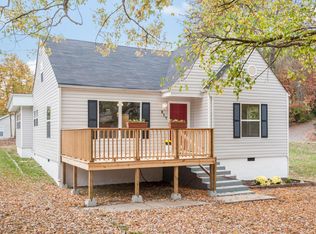 217 Lakeview Dr, Rossville, GA 30741