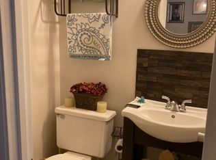 203 Village Ln UNIT B, Greensboro, NC 27409