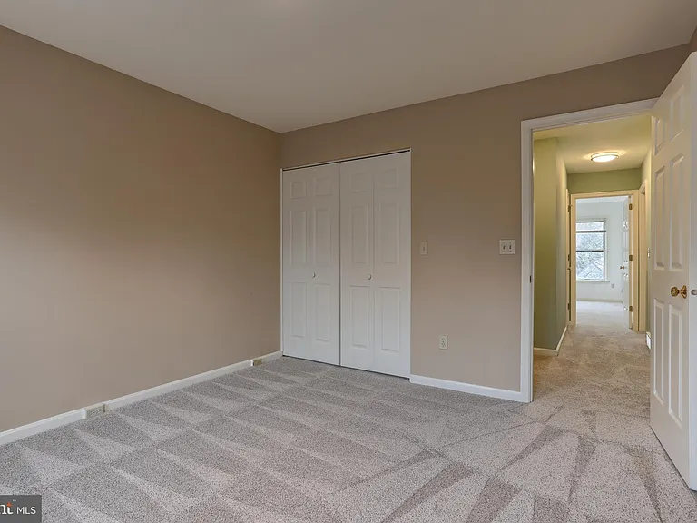 1127 Wicklow Ct — Photo 21