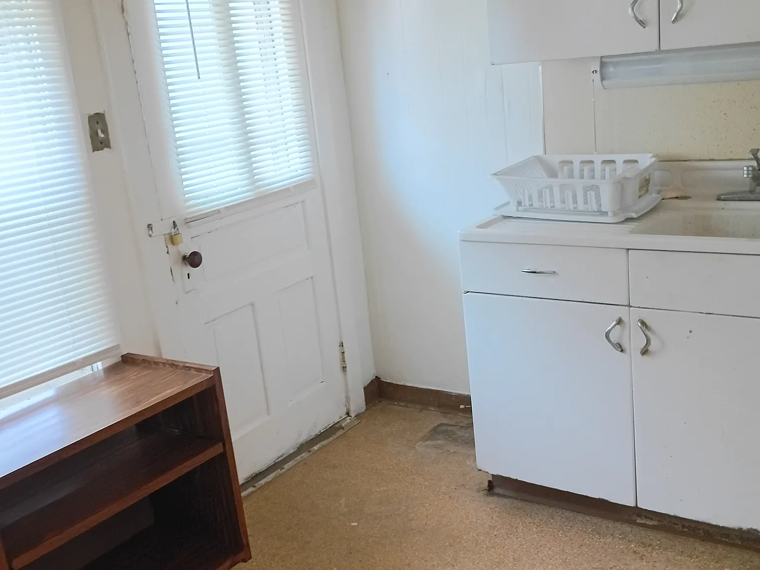 4 bed, 1318 sqft, $1,999 — Photo 2