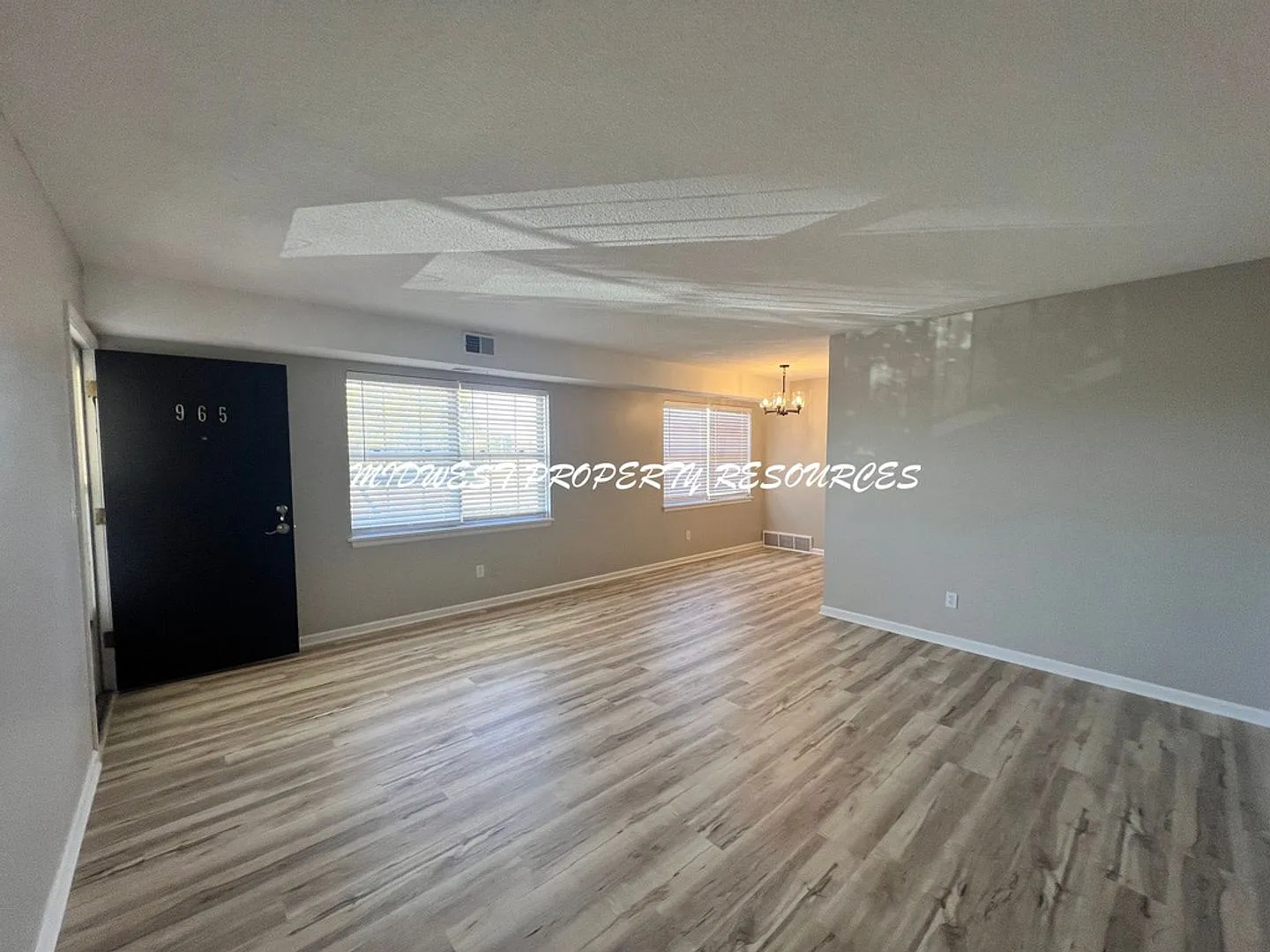 Stunning 1 Bedroom Apartment w/ Covered Parking — Photo 3