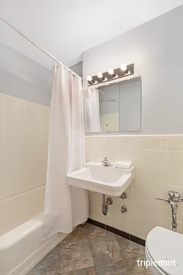 Sold by Triplemint | media 7