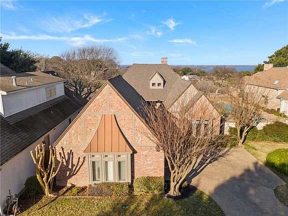 2nd image of 3216 Wood Lake Dr