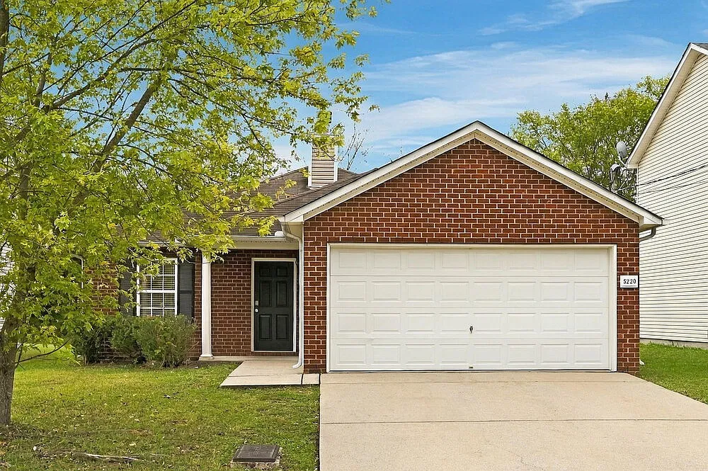 3 bed, 2.0 bath, 1429 sqft, $2,010 — Photo 1