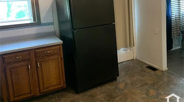 4 bed, 1412 sqft, $2,100 — Photo 3