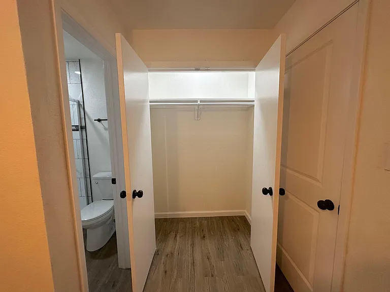 10809 Sharondale Ln — Photo 17