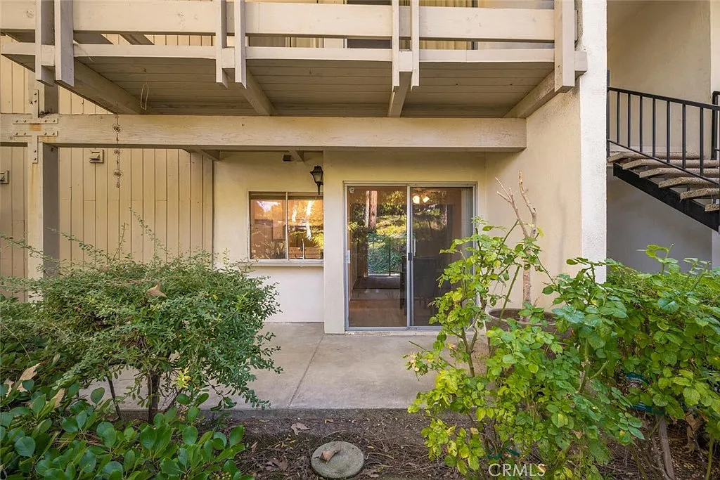 1 bed, 728 sqft, $2,400 — Photo 1
