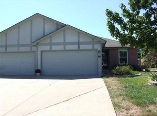 5329 SW Reeder St, Topeka, KS 66604