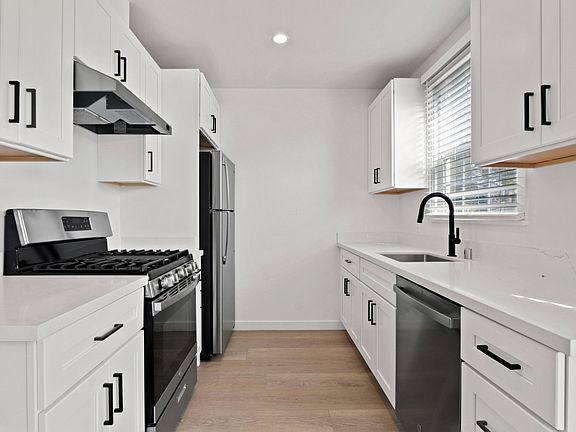 4th image of 805 23rd St #2306-B