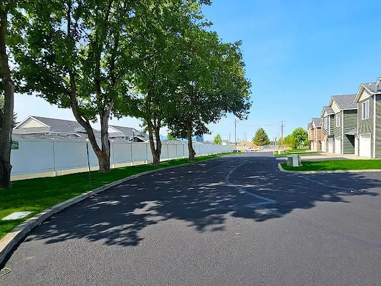 526 W Clady Ln — Photo 18
