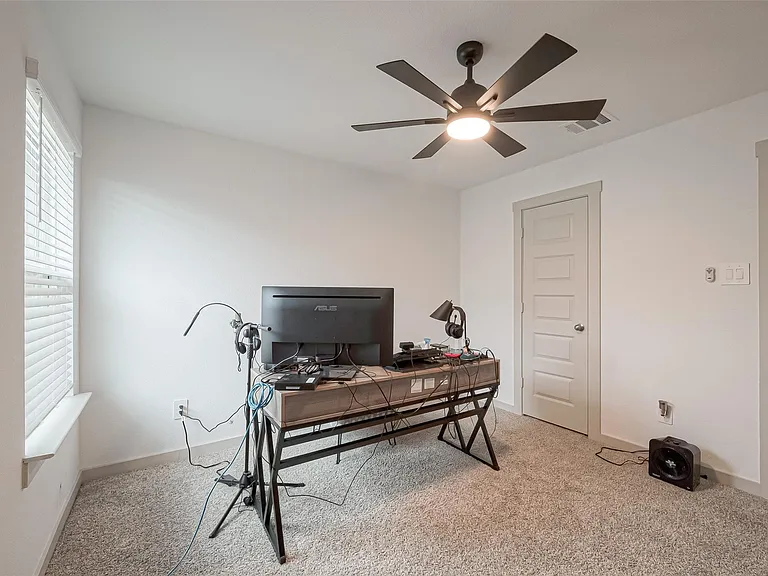 17 Desert Spring Ln — Photo 8