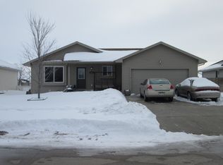 411 E 10th St, Kearney, NE 68847