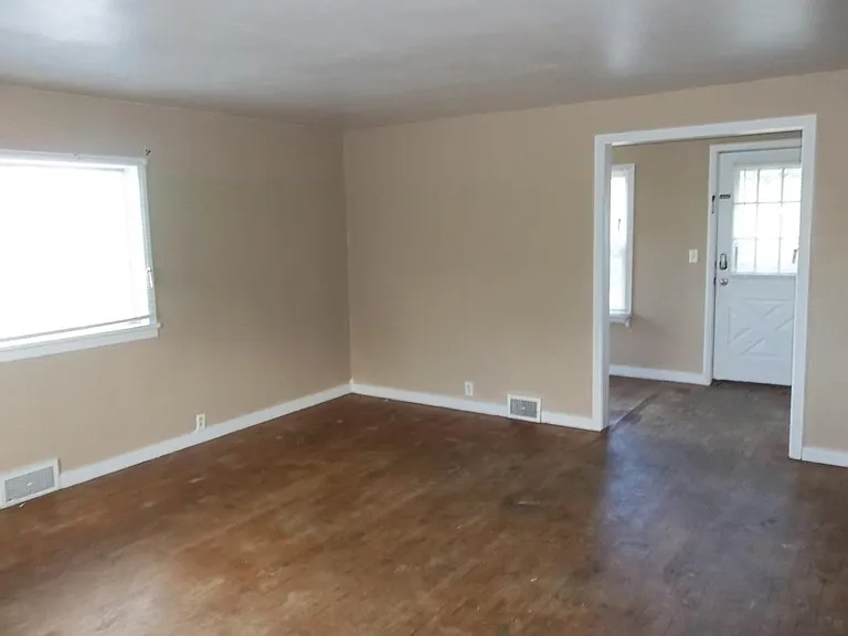 1100 E Broomfield St — Photo 5