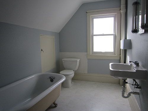 Bathroom 2 (Upstairs)