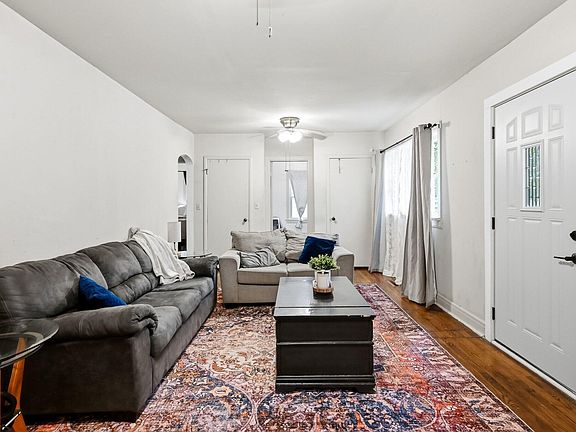 3rd image of 1886 N Fort Avenue