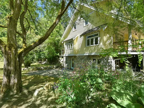 1397 Tanager Pl, Sunshine Coast, BC V0N 2W1