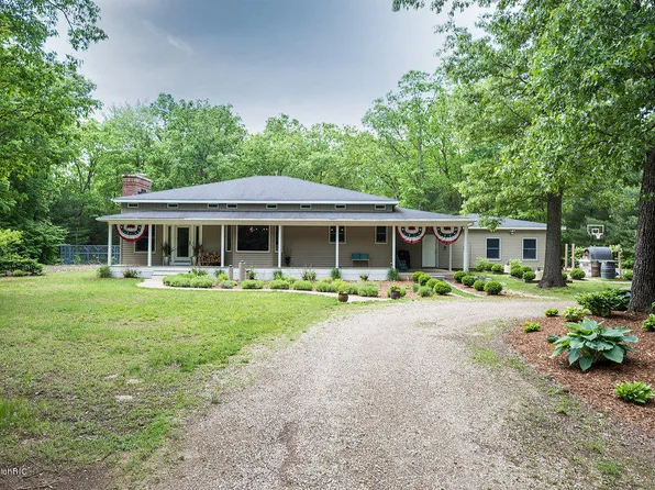 2752 Old Allegan Rd, Fennville, MI 49408