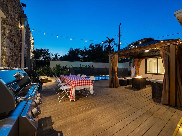 1663 SW 13th St — Photo 92
